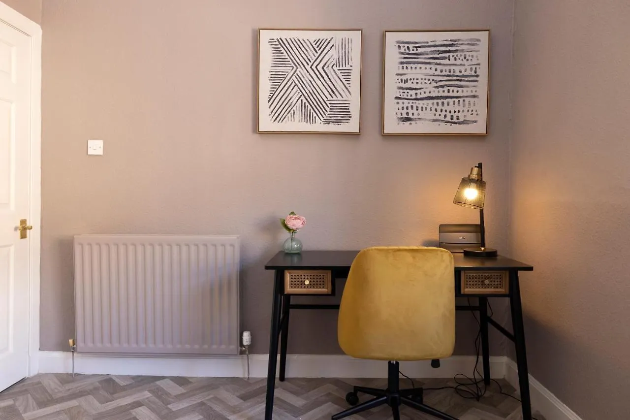 Apartament Joivy Homely Apt By St Giles With Desk Edynburg