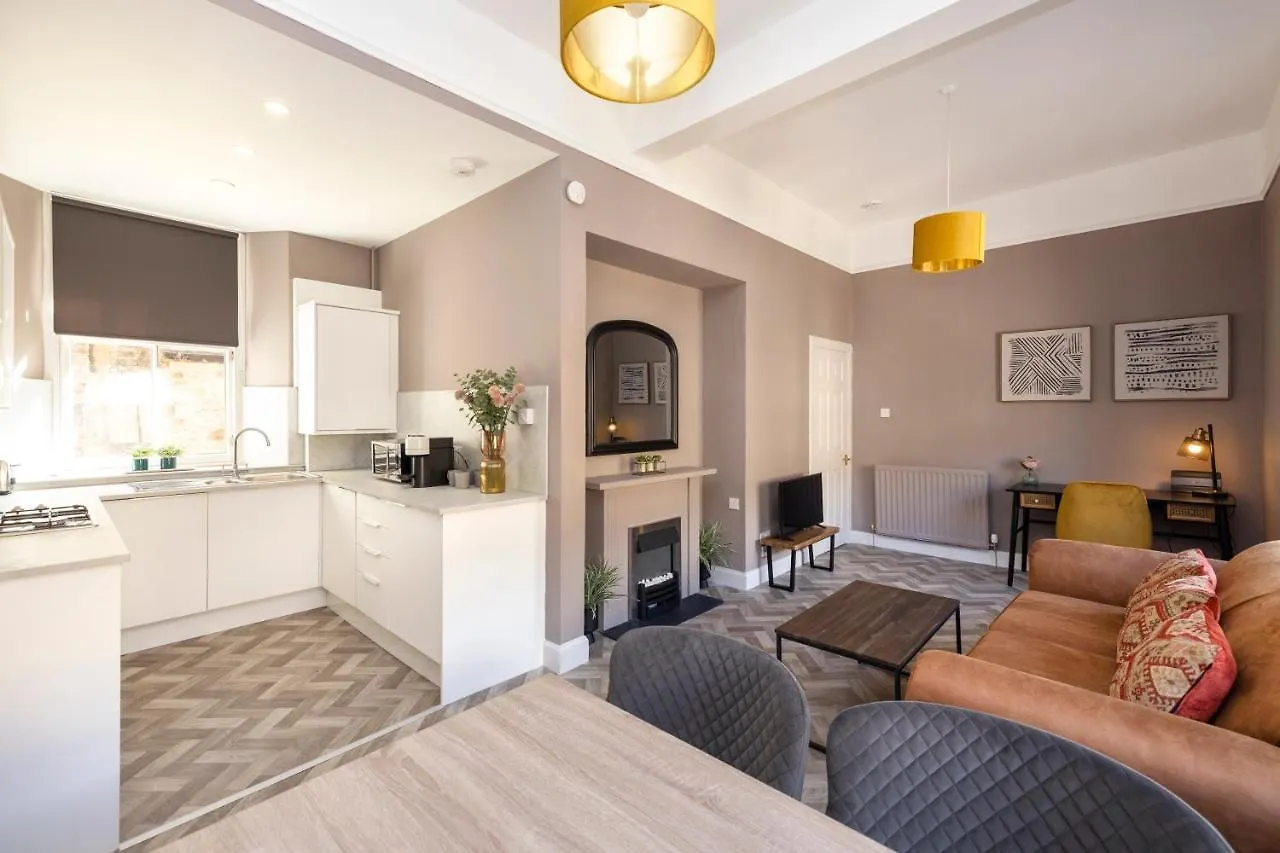 Joivy Homely Apt By St Giles With Desk Edynburg