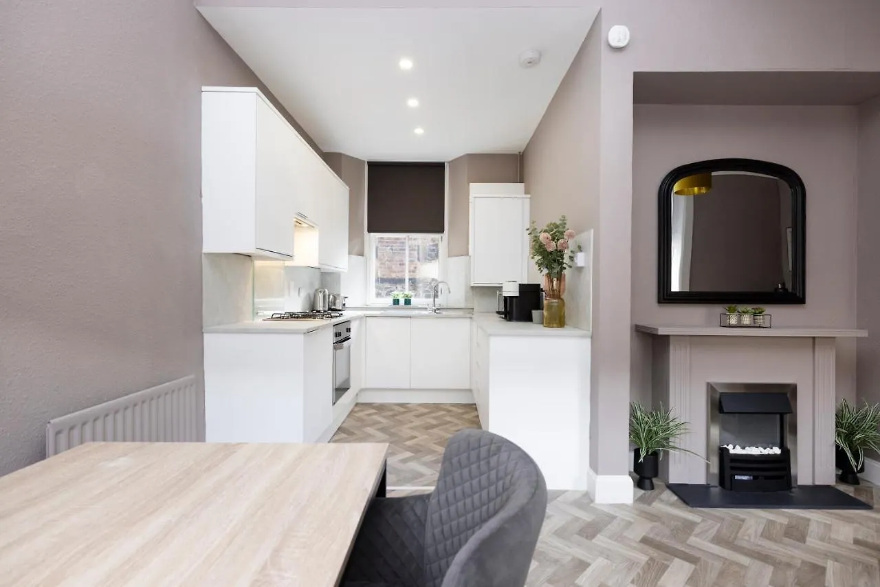 Joivy Homely Apt By St Giles With Desk Edynburg