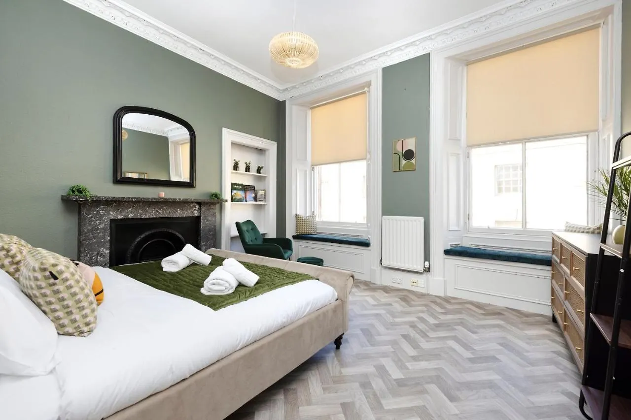Joivy Homely Apt By St Giles With Desk Edynburg Apartament