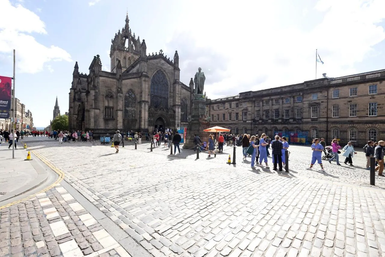 Joivy Homely Apt By St Giles With Desk Edynburg 0*,