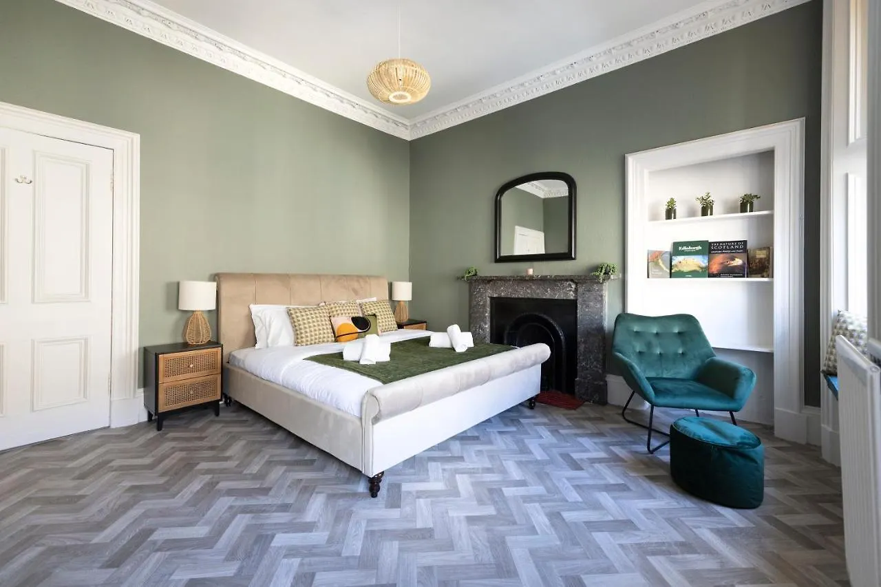 Joivy Homely Apt By St Giles With Desk Edynburg 0*,